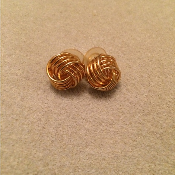 Gold tone - Picture 1 of 2